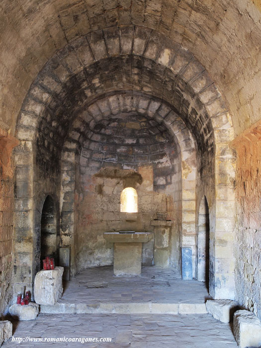 INTERIOR DEL TEMPLO HACIA LA CABECERA